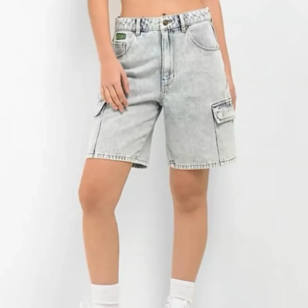 Empyre Tori Loose Fit Denim Cargo Shorts Acid Wash Skater Baggy Jorts Size 4